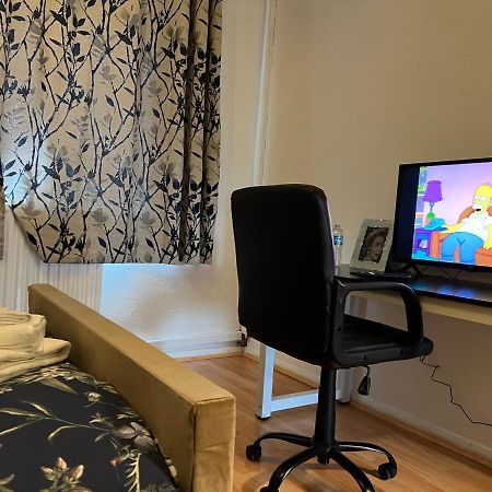 Park View Serviced Apartment - Next To Northolt Tube Station - Near Central London & Wembley Northolt (Greater London) Exterior foto