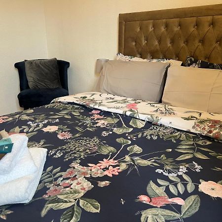 Park View Serviced Apartment - Next To Northolt Tube Station - Near Central London & Wembley Northolt (Greater London) Exterior foto