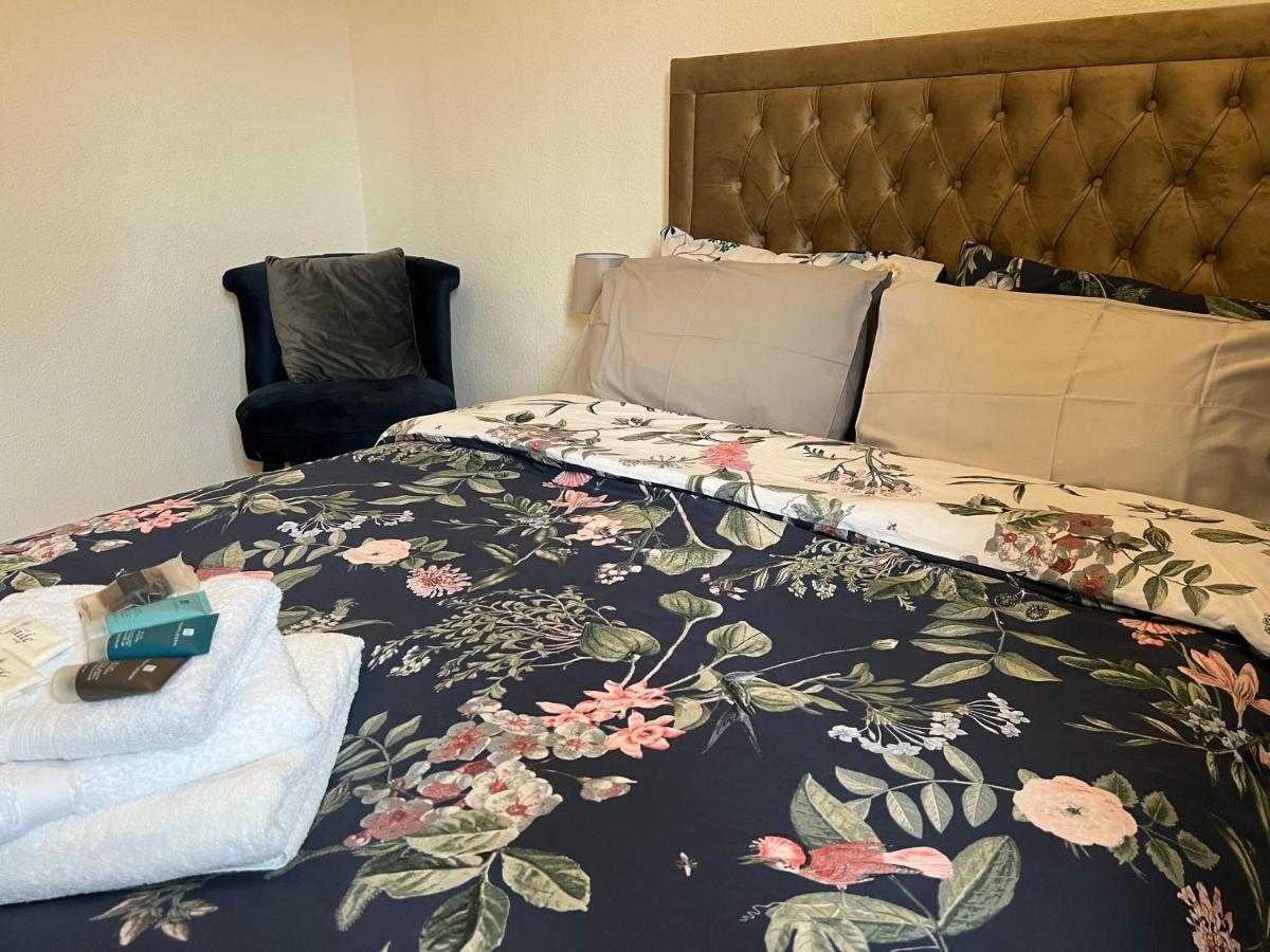 Park View Serviced Apartment - Next To Northolt Tube Station - Near Central London & Wembley Northolt (Greater London) Exterior foto