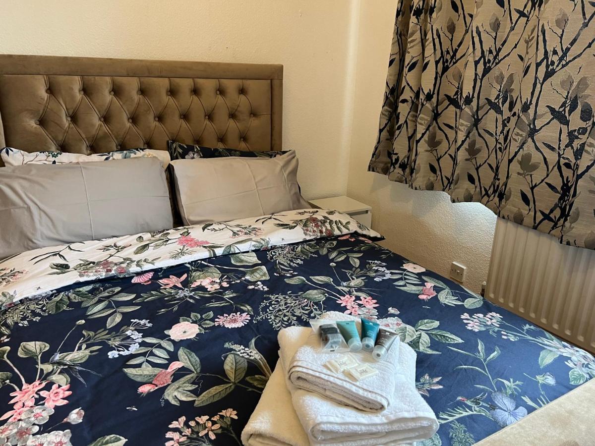 Park View Serviced Apartment - Next To Northolt Tube Station - Near Central London & Wembley Northolt (Greater London) Exterior foto